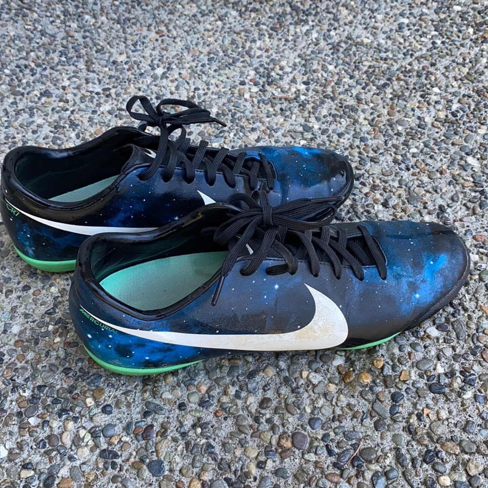 CR7 Galaxy indoor soccer shoes